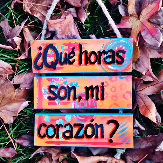 ¿QUÉ HORAS SON MI CORAZÓN? - COLGANTE
