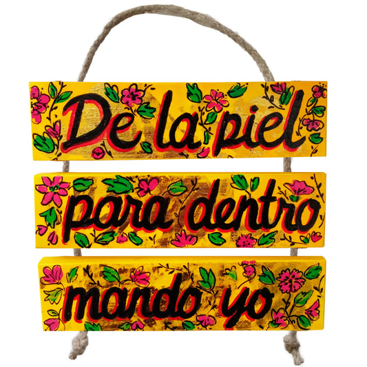 DE LA PIEL PARA DENTRO MANDO YO - COLGANTE