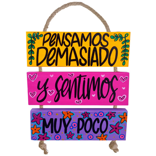 PENSAMOS DEMASIADO Y SENTIMOS MUY POCO - COLGANTE